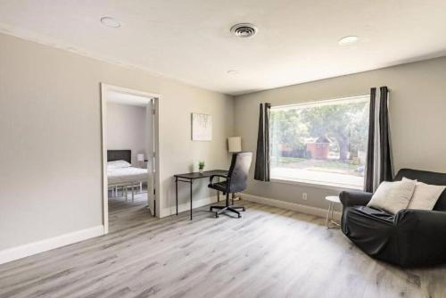 4 Bed 3 Bath House, Spacious, Smart TVs in all rooms, Whole house to yourself in Garland, USA