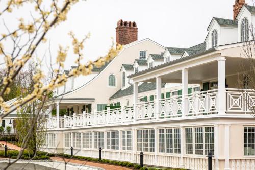 Canoe Place Inn & Cottages - Hotel - Hampton Bays