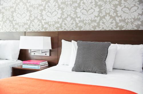 The Royal Regency Hotel - image 10