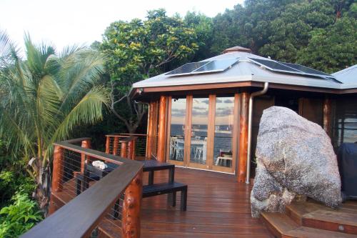 Bejárat, BedarraLux in Dunk Island