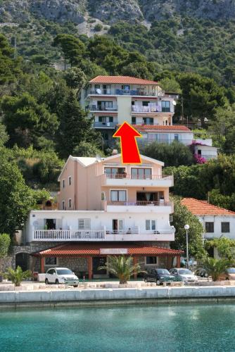  Apartments by the sea Zivogosce - Porat, Makarska - 4878, Pension in Igrane