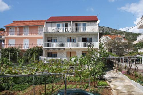 Apartments by the sea Marina Trogir - 4850 - image 3