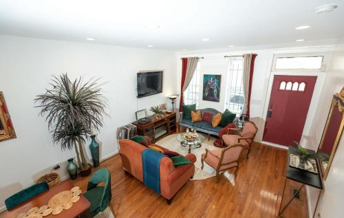 Maximalist Getaway Near Temple University in Philadelphia, USA