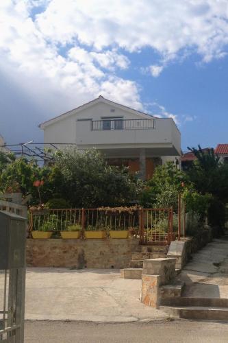 Apartments by the sea Seget Vranjica, Trogir - 4884, Pension in Trogir bei Trogir