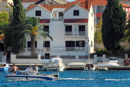  Apartments and rooms by the sea Seget Vranjica, Trogir - 5160 in Trogir