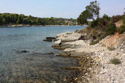 Apartments by the sea Cove Piskera Solta - 5175 - image 4
