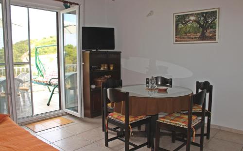 Apartments by the sea Cove Piskera Solta - 5175 - image 5