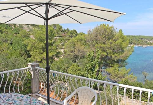 Apartments by the sea Cove Piskera Solta - 5175 - image 10