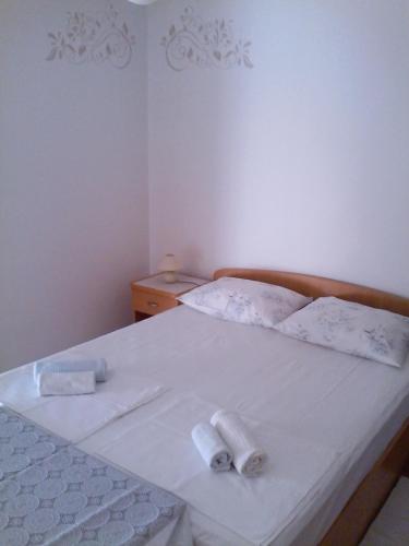 Apartments with parking space Palit Rab - 4957 - image 4