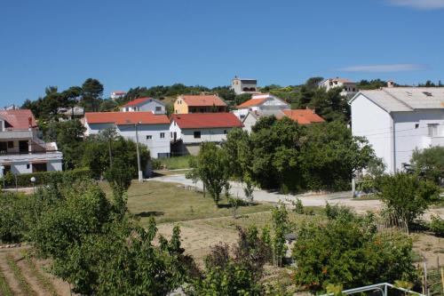 Apartments with a parking space Palit, Rab - 4957