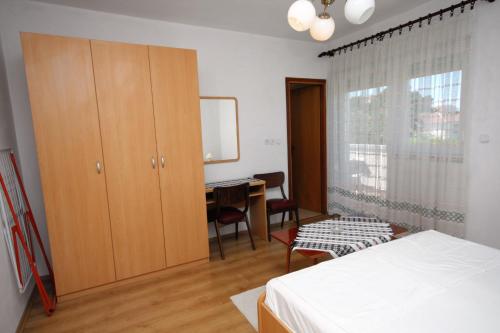 Two-Bedroom Apartment with Terrace image 9