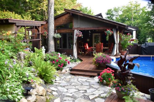 PETIT COIN DE PARADIS - Accommodation - Sainte Anne des Lacs