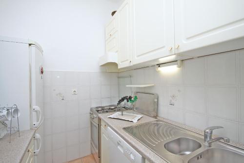 Apartments with WiFi Split - 8630 - image 8