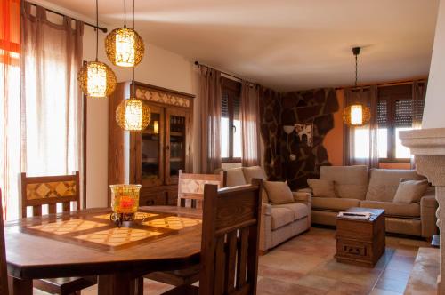Koplietošanas atpūtas telpa ar TV, Casa Rural La Duena in El Pobo de Duenas