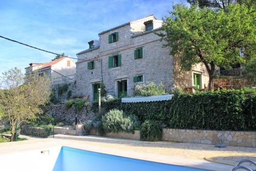 Family friendly house with a swimming pool Talez, Vis - 8850