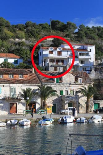  Apartments by the sea Stomorska, Solta - 8650 in Stomorska