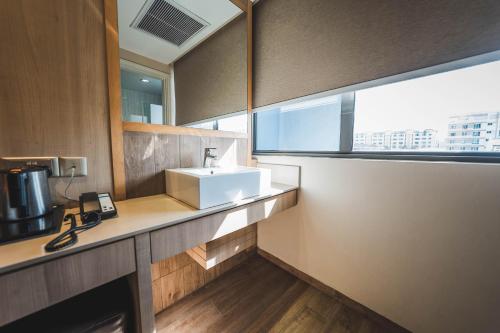 Bathroom, Hotel 81 Premier Star near MacPherson MRT Station