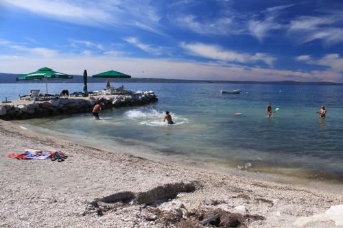 Apartments by the sea Podstrana Split - 8677 - image 2