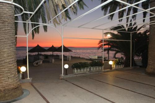 Apartments by the sea Podstrana Split - 8677 - image 4