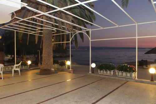 Apartments by the sea Podstrana Split - 8677 - image 5