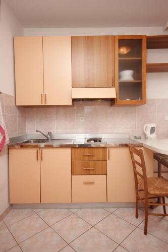 Apartments by the sea Podstrana Split - 8677 - image 9