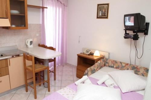 Apartments by the sea Podstrana Split - 8677 - image 10