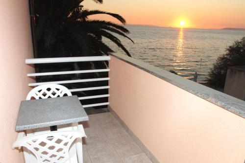 Apartments by the sea Podstrana Split - 8677 - image 11