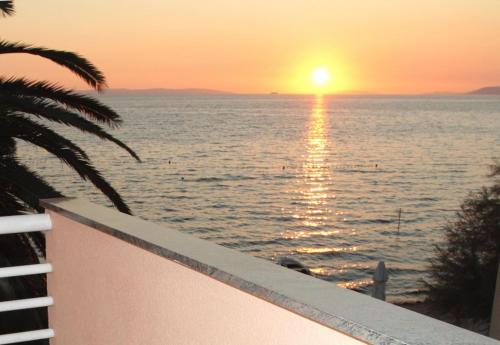 Apartments by the sea Podstrana Split - 8677 - image 12