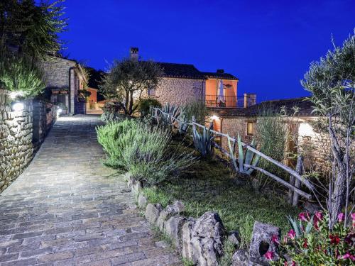  Holiday Home near Sibillini Mountains, Pension in Monte San Martino bei Servigliano
