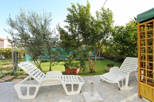 Apartments with a parking space Trogir - 10337 - image 4