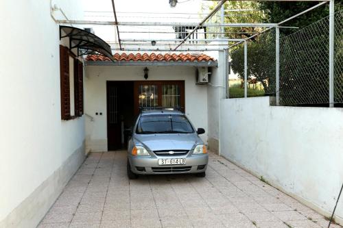 Apartments with a parking space Trogir - 10337 - image 7
