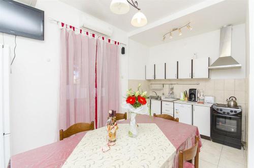 Apartments with a parking space Trogir - 10337 - image 12