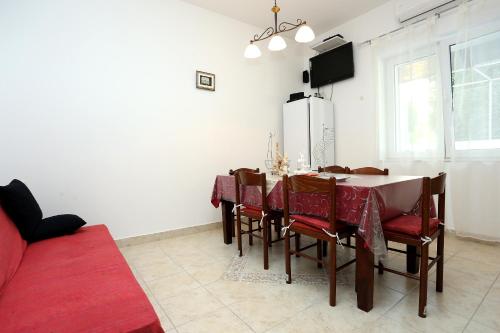Apartments with a parking space Trogir - 10337 - image 11