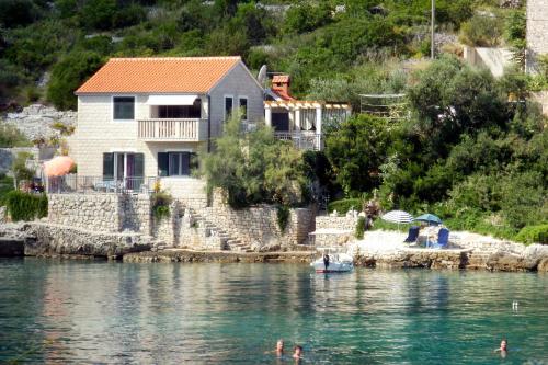 Apartments by the sea Cove Donja Kruscica - Donja Krusica, Solta - 11146 - Grohote
