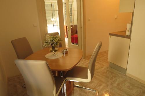 Apartments with WiFi Split - 11170 - image 7