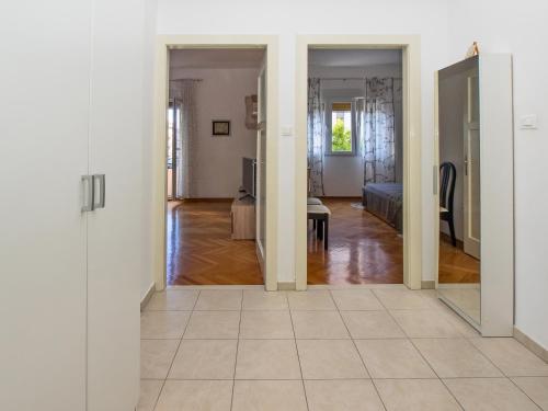 Apartments with WiFi Split - 11255 - image 13