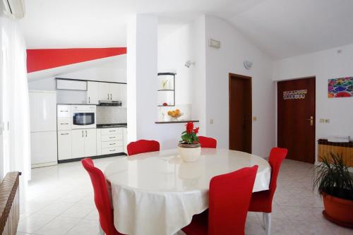 Apartments with a parking space Podstrana Split - 11363 - image 8