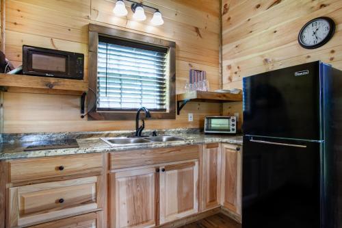 Patriots Tiny Home w Hot Tub Fire Pit Grill