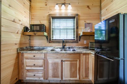 Patriots Tiny Home w Hot Tub Fire Pit Grill