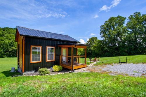 Patriots Tiny Home w Hot Tub Fire Pit Grill