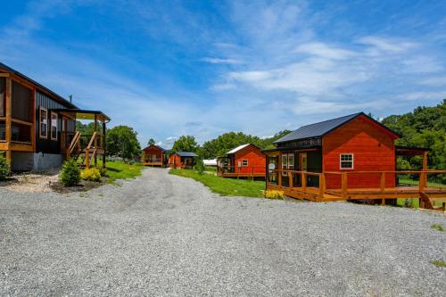 Patriots Tiny Home w Hot Tub Fire Pit Grill