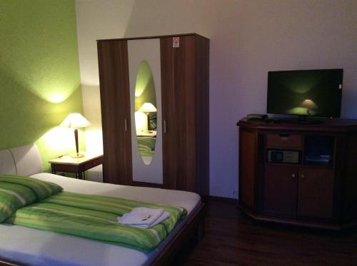 1 twin bed