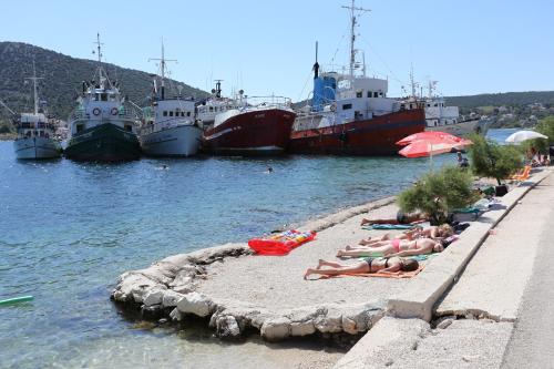 Apartments with a parking space Vinisce Trogir - 14407 - main image