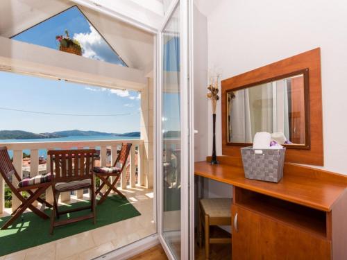 Balcony/terrace, Villa Stil in Okrug Gornji
