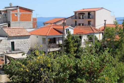  Apartments with a parking space Brela, Makarska - 4872 in Brela