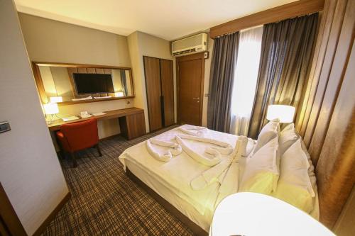 Isias HOTEL