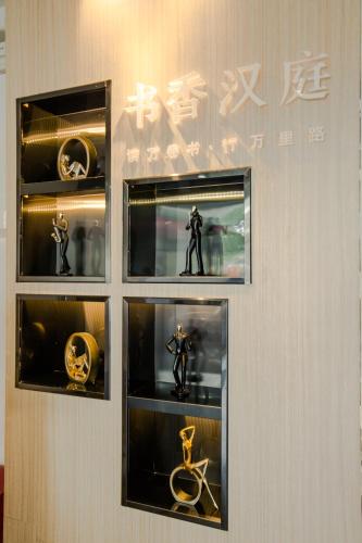. Hanting Hotel Neijiang North Railway Station
