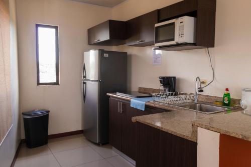 ห้องครัว, Aptos Casa Caribe, habitaciones privadas en aptos compartidos & aptos completos con auto entrada in เปอร์โต้ ลิมอน