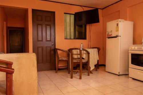 Marta's Guesthouses, apartamentos con entrada autonoma in Puerto Limon