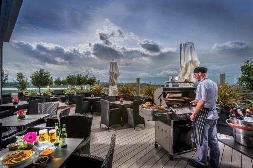 Pub/Lounge, Loughrea Hotel and Spa in Loughrea